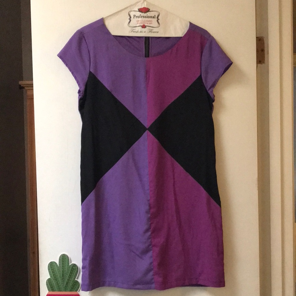 Geometric mini dress. Medium, fits like a small